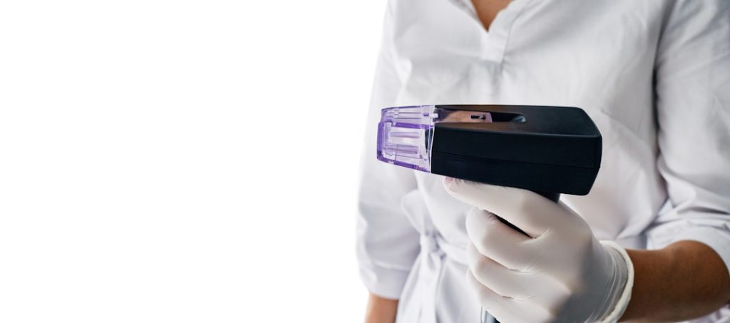 esthetician holding Morpheus8